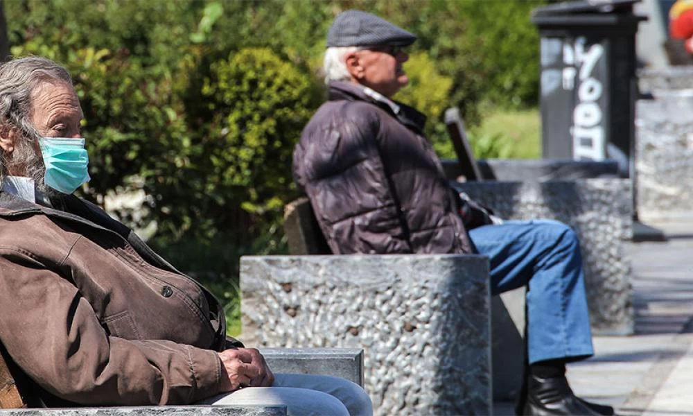 Ταξιτζής προς μίμηση: Βοηθά δωρεάν ηλικιωμένους που έχουν ανάγκη